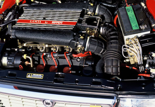 Illustration for article titled The Lancia Thema 8.32 Was A Totally Wild Ferrari-Powered Sedan
